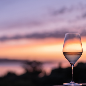 aperitivo vista mare al tramonto