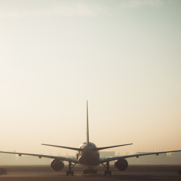 Aeroporto per il Salento con confronto tra Brindisi e Bari